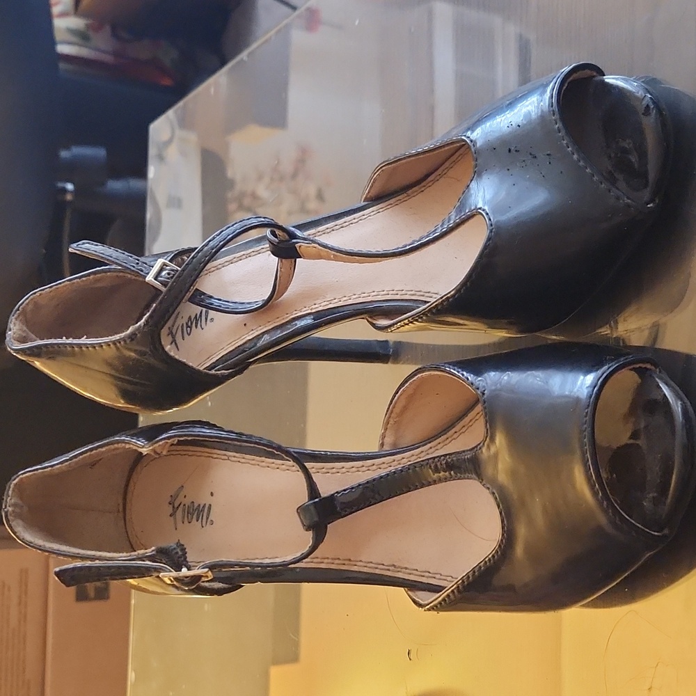 Fioni T-strap Heels